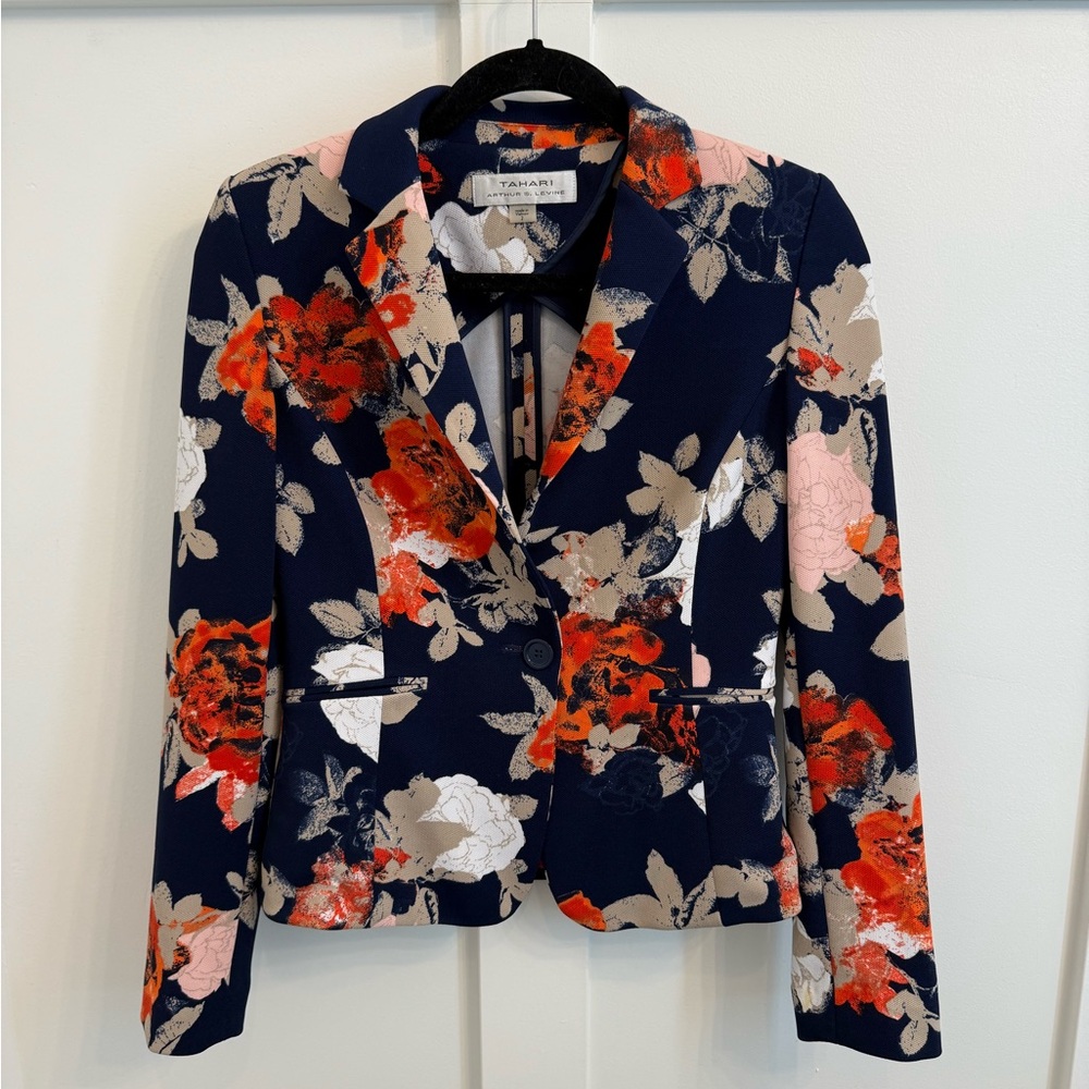 Tahari suit jacket sz 2